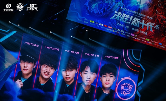 球队再次成 球队再次成