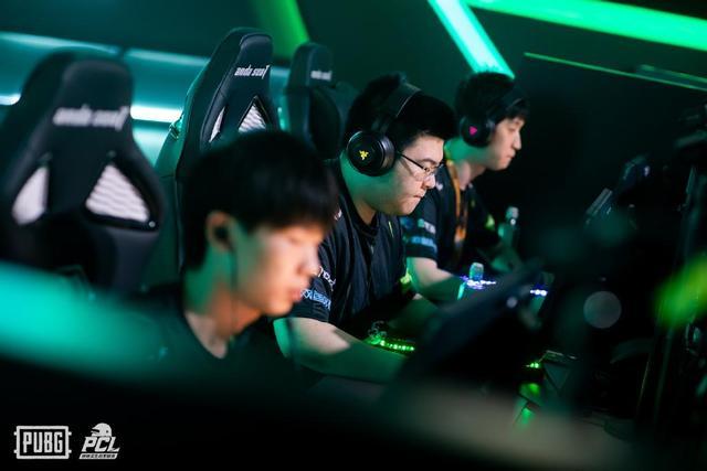 公开活动中 公开活动中