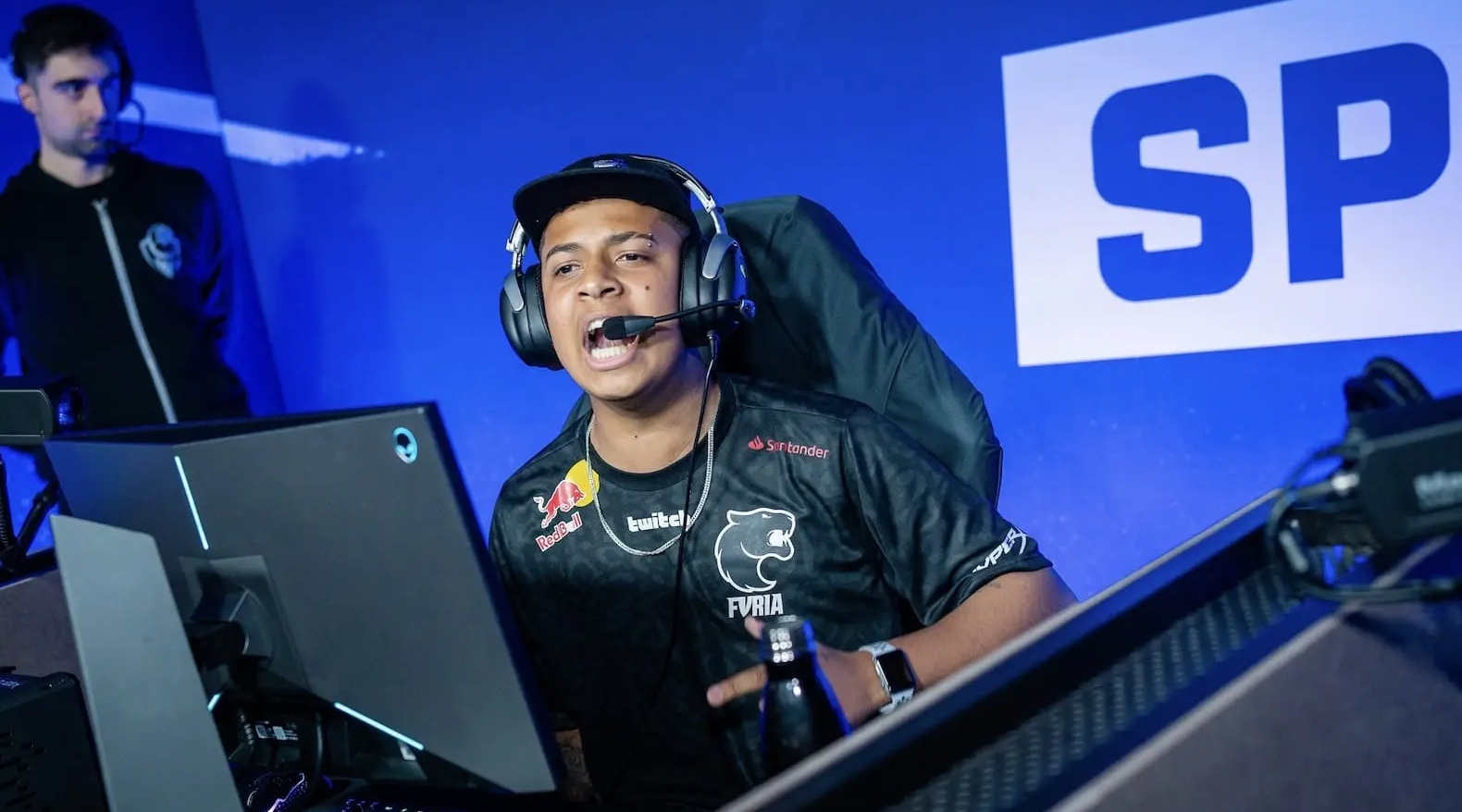 形成替补席 形成替补席